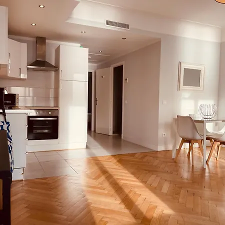 Apartman 2 Avec Terrasse Vue Sur La Nizza